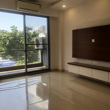 Room in 4 BHK Builder Floor at Sushant Lok I – for Rent