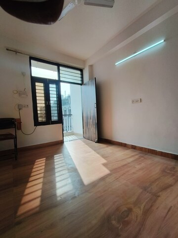 Room in 1 BHK Builder Floor at Saket – for Rent