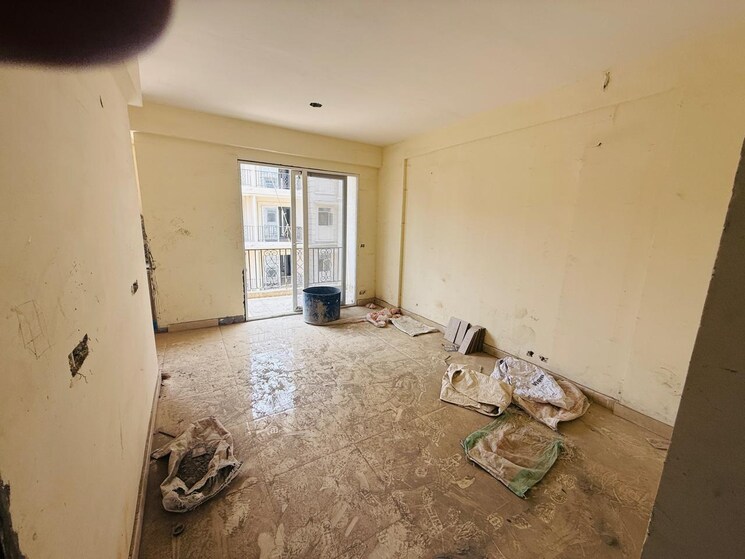 Room, signature-the-serenas 2.5 Bedroom 853 Sq.Ft. Builder Floor In Sohna Sector 36 Gurgaon 9188998