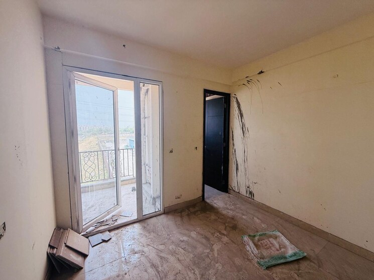 Room, signature-the-serenas 2.5 Bedroom 853 Sq.Ft. Builder Floor In Sohna Sector 36 Gurgaon 9188998