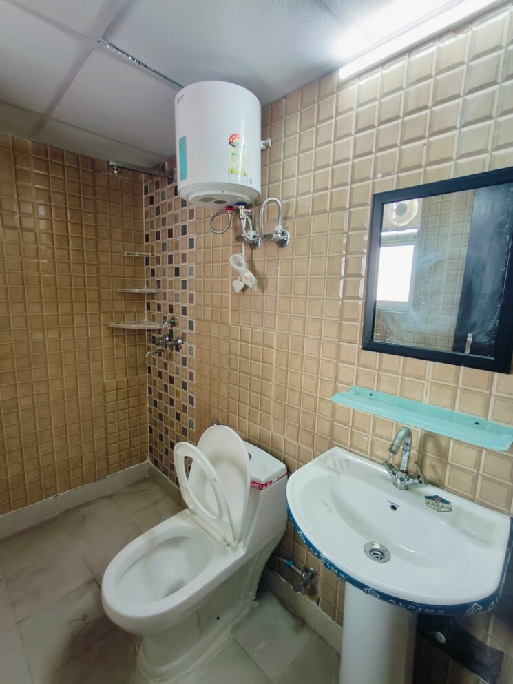 Bathroom, sector 75 3.5 Bedroom 1800 Sq.Ft. Apartment In Sector 75 Noida 9189009