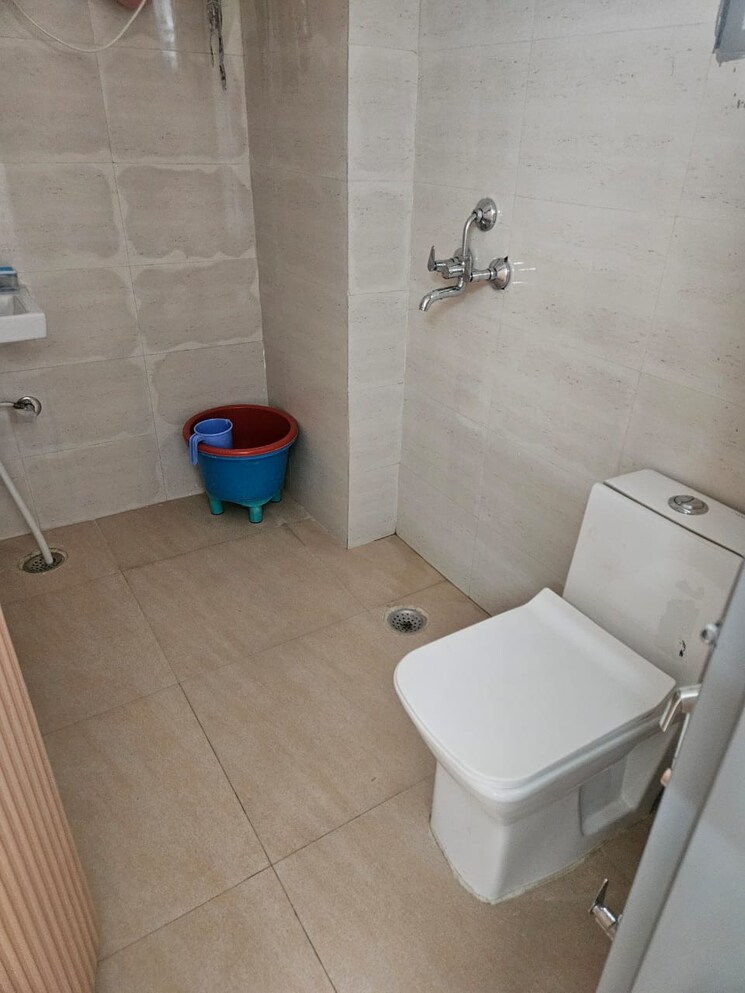 Bathroom, patel nagar 1 Bedroom 550 Sq.Ft. Builder Floor In Patel Nagar Delhi 9189019