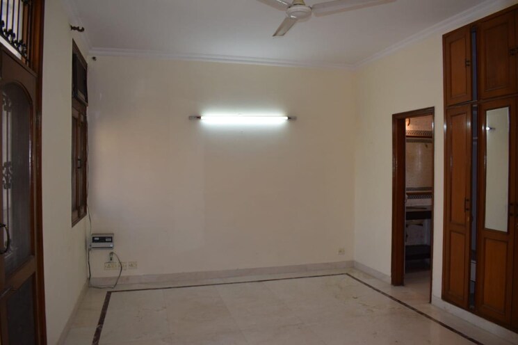 Room, east of kailash 3 Bedroom 1900 Sq.Ft. Builder Floor In East Of Kailash Delhi 9189056