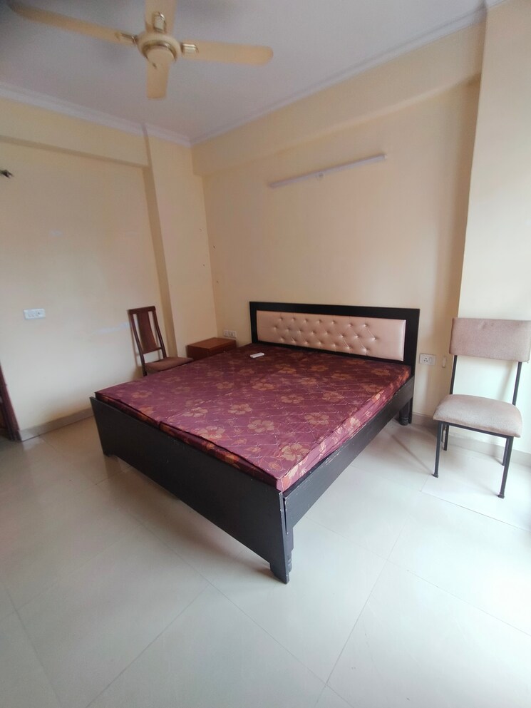 Bedroom, sector 75 Pg For Boys & Girls In Sector 75 9189077