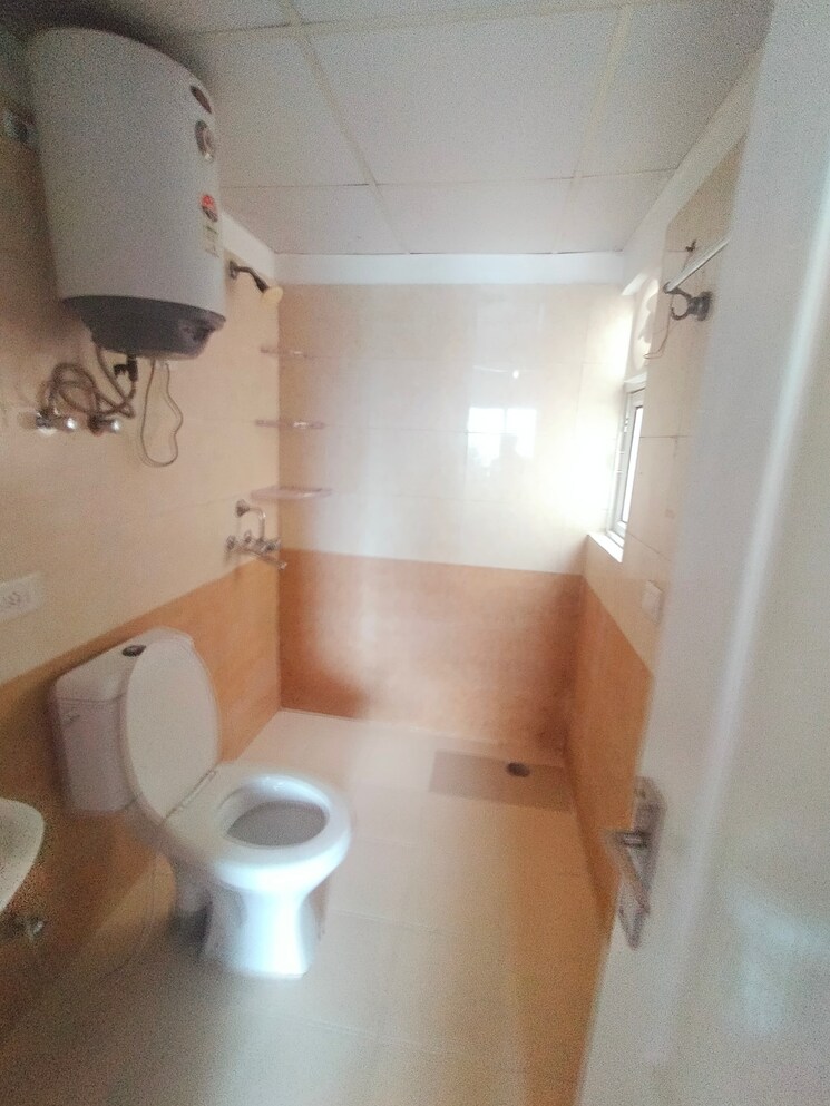 Bathroom, sector 75 Pg For Boys & Girls In Sector 75 9189077