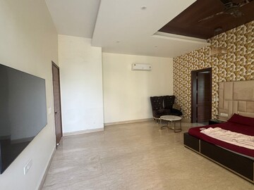 Bedroom in 2 BHK Builder Floor at Patel Nagar – for Rent