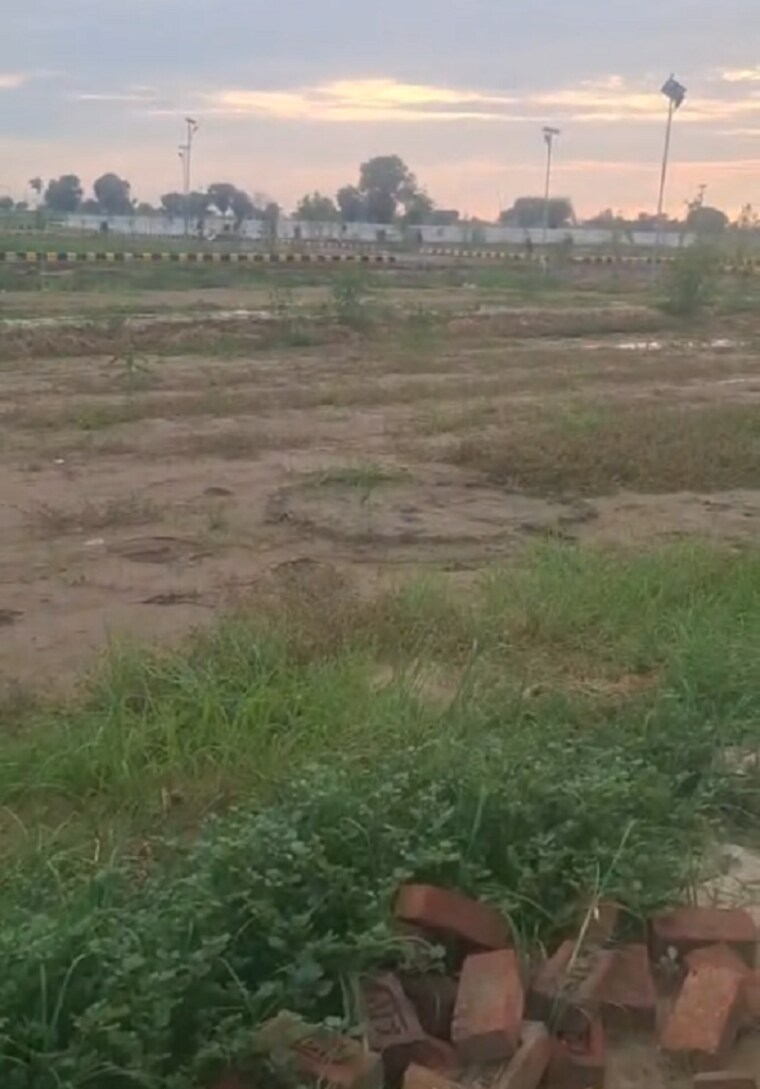 undefined, gaur yamuna city  387 Sq.Yd. Plot In Gaur Yamuna City Greater Noida 9189238