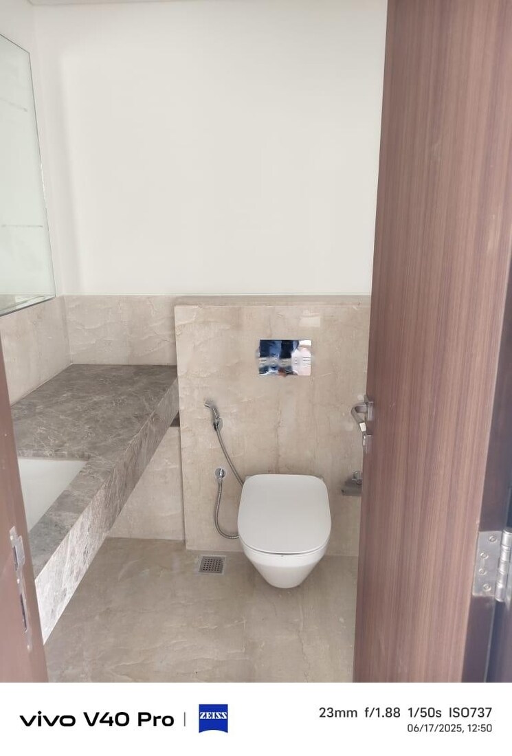 Bathroom, piramal-mahalaxmi 2 Bedroom 746 Sq.Ft. Apartment In Mahalaxmi Mumbai 9189084