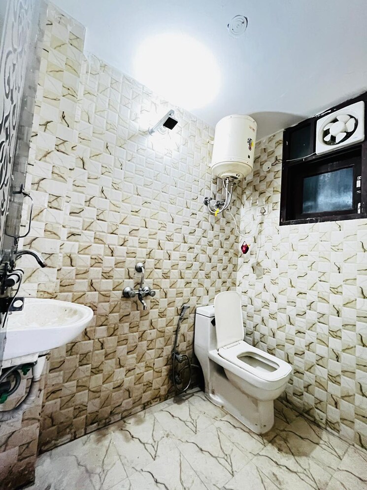 Bathroom, saket 2.5 Bedroom 900 Sq.Ft. Builder Floor In Saket Delhi 9189197