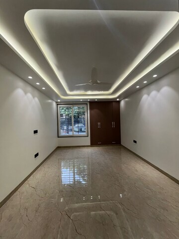 Room in 3 BHK Apartment at DDA Rosewood Apartments, Vasant Kunj – for Rent