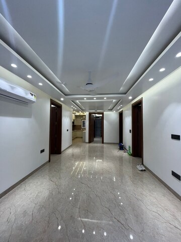Room in 3 BHK Apartment at DDA Rosewood Apartments, Vasant Kunj – for Rent