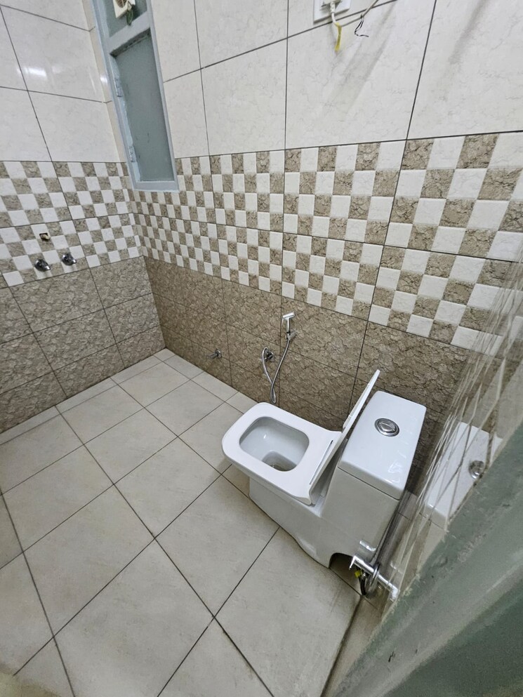 Bathroom, patel nagar 2 Bedroom 900 Sq.Ft. Builder Floor In Patel Nagar Delhi 9189267