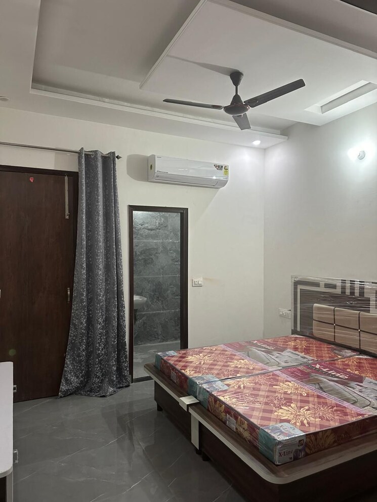Bedroom, patel nagar 3 Bedroom 2000 Sq.Ft. Builder Floor In Patel Nagar Delhi 9189354