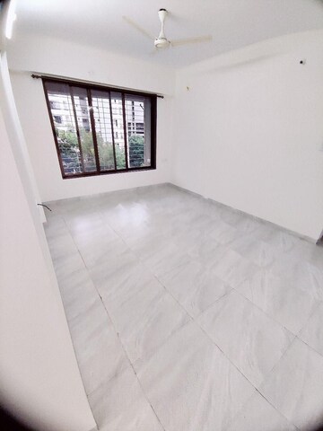 Room in 3.5 BHK Apartment at Yash Twin Tower, Baner – for Sale