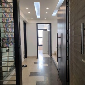 Building Lobby in 4 BHK Builder Floor at DLF Pink Town House, Dlf City Phase 3 – for Rent