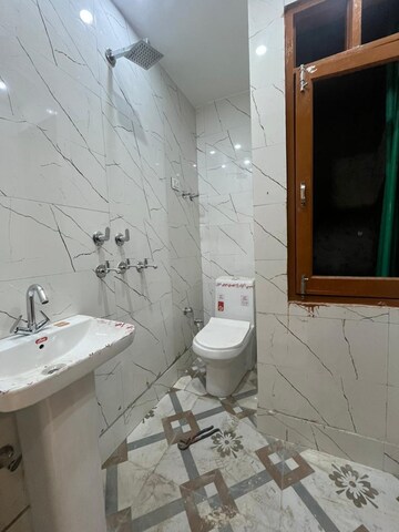 Bathroom in 1 BHK Builder Floor at Dwarka Mor – for Rent