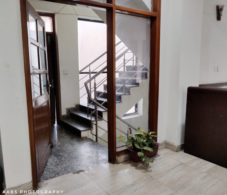 Gym, patel nagar 3 Bedroom 1200 Sq.Ft. Builder Floor In Patel Nagar Delhi 9189405