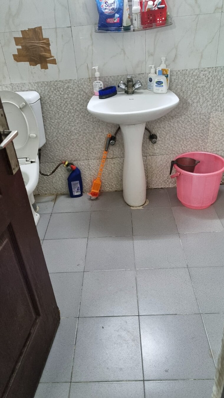 Bathroom, aims-golf-city 2.5 Bedroom 1150 Sq.Ft. Apartment In Sector 75 Noida 9189453