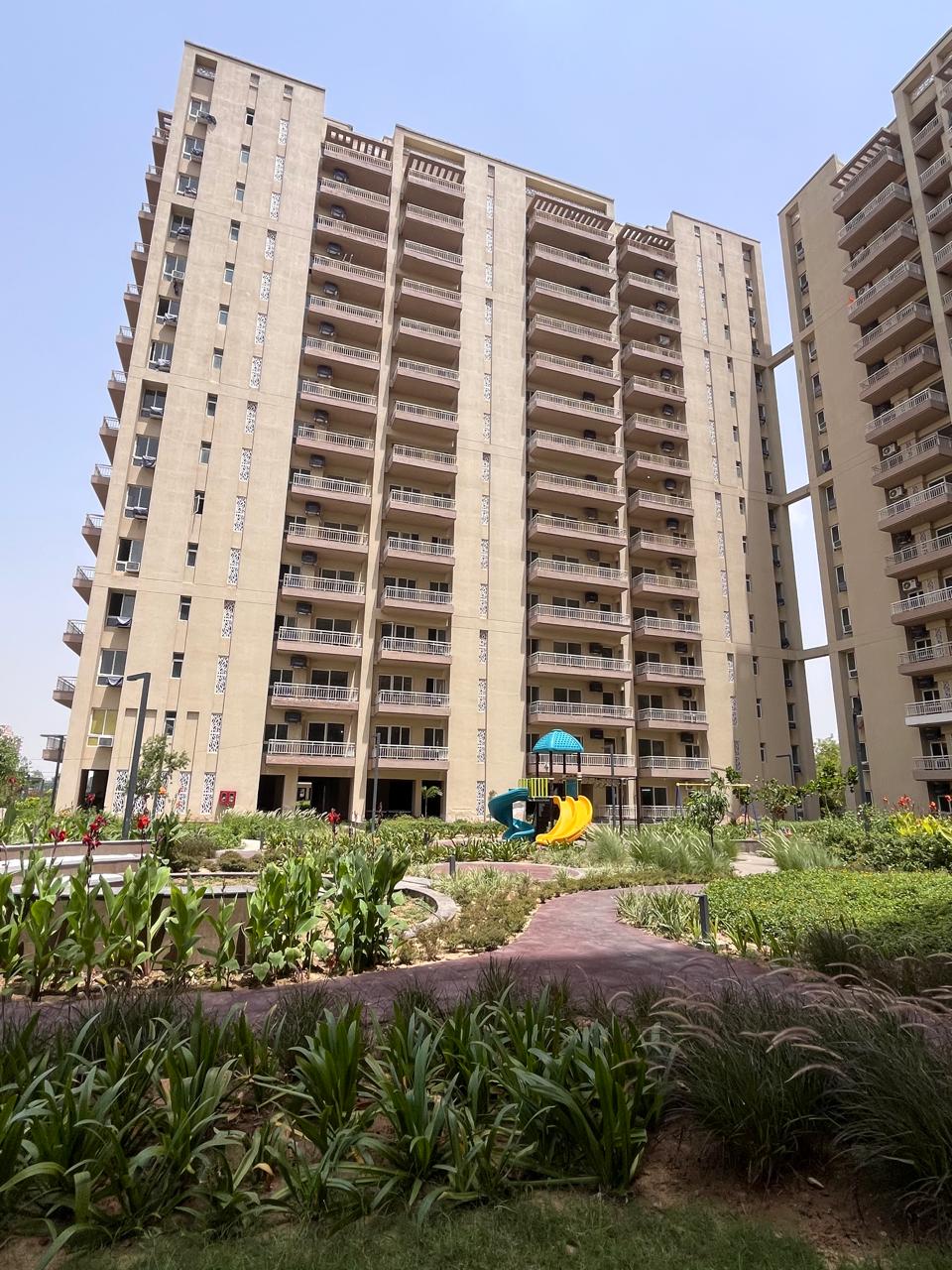 3 BHK + Servant Room Apartment For Sale in Silverglades The Melia