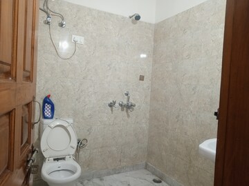 Bathroom in 2 BHK Builder Floor at Ansal Sushant Lok I, Sector 43 – for Rent