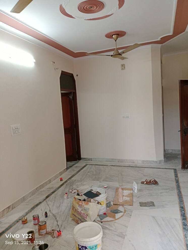 Room, laxmi nagar 3 Bedroom 1100 Sq.Ft. Independent House In Laxmi Nagar Delhi 9189493