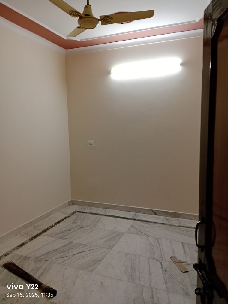 Room, laxmi nagar 3 Bedroom 1100 Sq.Ft. Independent House In Laxmi Nagar Delhi 9189493