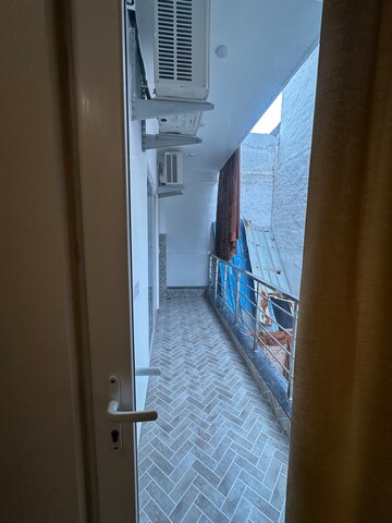 Furnished Amenities in 2 BHK Villa at Sector 31 – for Rent