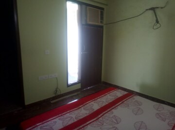 Room in 2.5 BHK Builder Floor at Ansal Sushant Lok I, Sector 43 – for Rent