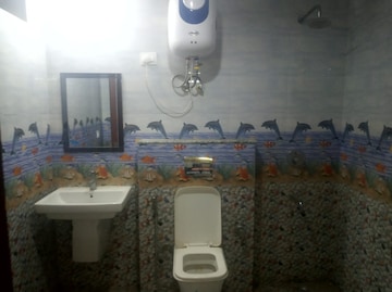 Bathroom in 2.5 BHK Builder Floor at Ansal Sushant Lok I, Sector 43 – for Rent