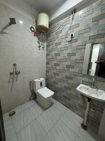 Bathroom in 2.5 BHK Builder Floor at Ansal Sushant Lok I, Sector 43 – for Rent