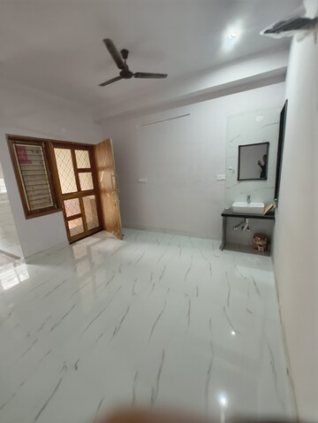 Room in 2 BHK Villa at Mansarovar Extension – for Rent