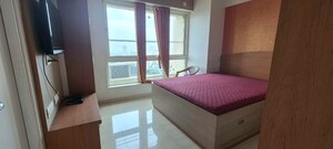 Room in 3 BHK Apartment at Hiranandani Meadows, Manpada – for Sale