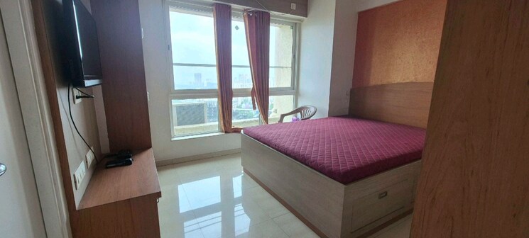 Room, hiranandani-meadows 3 Bedroom 1345 Sq.Ft. Apartment In Manpada Thane 9189524