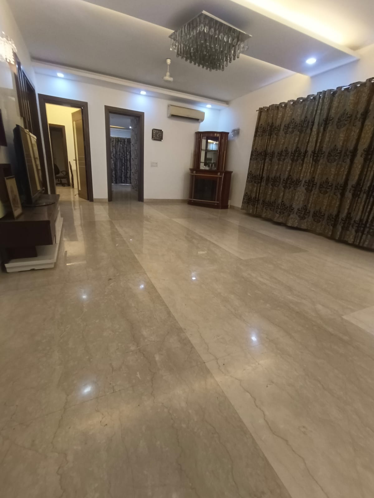 5 BHK + Extra Room Villa For Sale in Sainik Farm