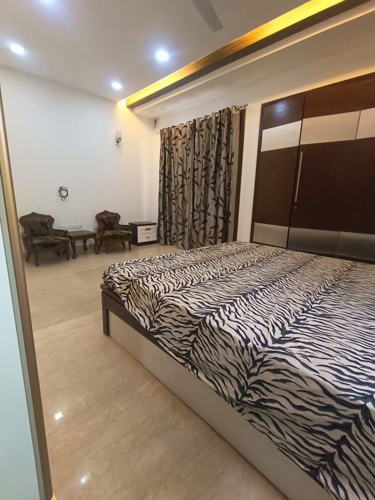 Bedroom, sainik farm 5 Bedroom 1200 Sq.Yd. Villa In Sainik Farm Delhi 9189555