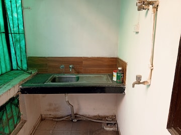 Furnished Amenities in 4 BHK Builder Floor at Ardee Mall, Sector 52 – for Rent