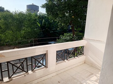 Balcony in 4 BHK Builder Floor at Ardee Mall, Sector 52 – for Rent