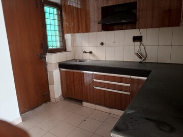 Kitchen in 4 BHK Builder Floor at Ardee Mall, Sector 52 – for Rent