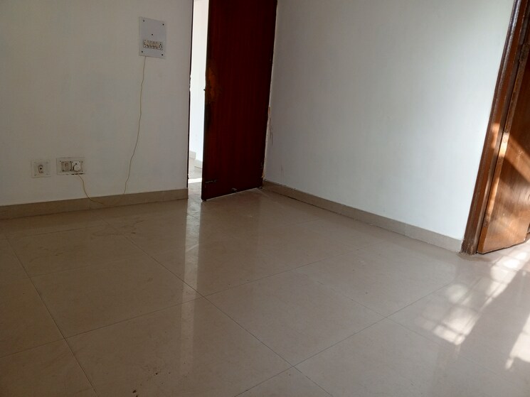 Room, ardee-mall 4 Bedroom 350 Sq.Ft. Builder Floor In Sector 52 Gurgaon 9189554