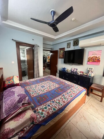 Bedroom in 1 BHK Independent House at Arun Vihar Sector 37, Sector 37 – for Rent