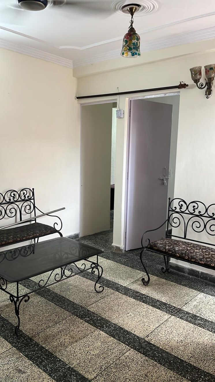 Gym, kalkaji 2 Bedroom 650 Sq.Ft. Builder Floor In Kalkaji Delhi 9189576