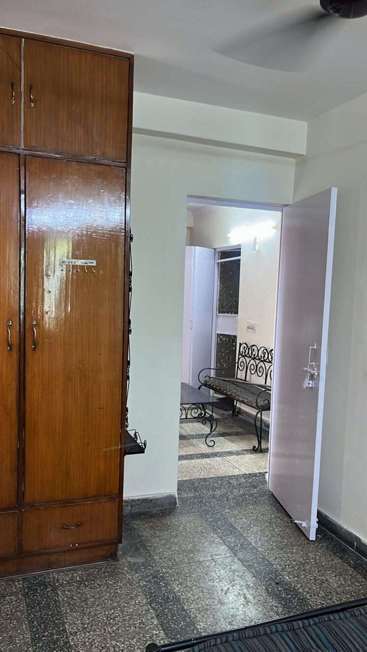 Room, kalkaji 2 Bedroom 650 Sq.Ft. Builder Floor In Kalkaji Delhi 9189576