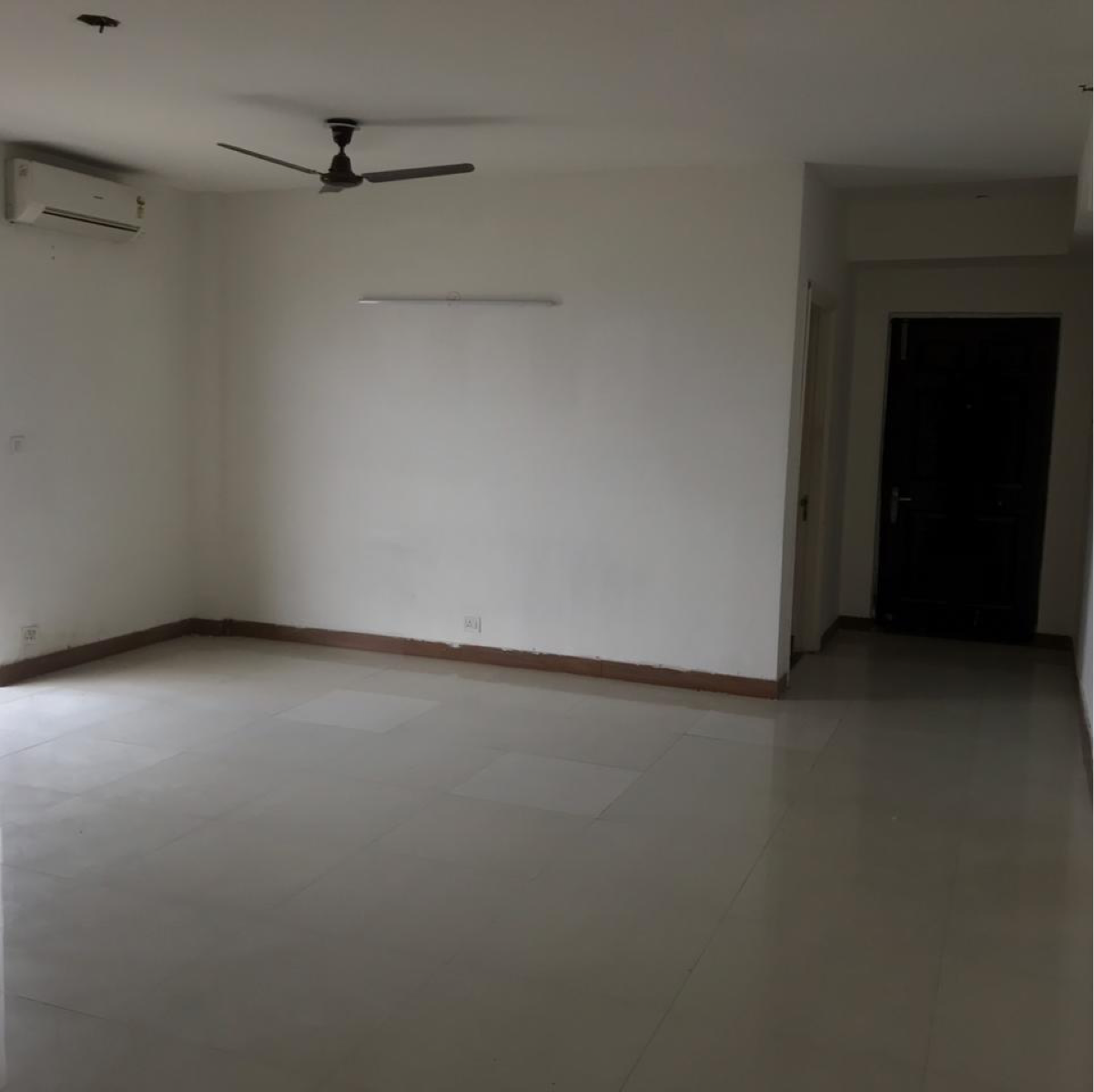 3.5 BHK + Servant Room Apartment For Rent in BPTP The Resort