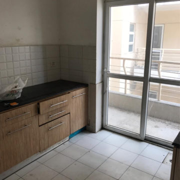 Kitchen in 3.5 BHK Apartment at BPTP The Resort, Mortzapur – for Rent