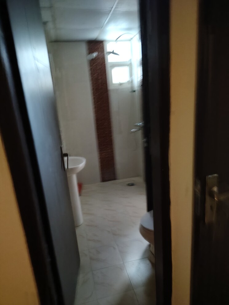 Attached Bathroom, saya-zenith 3 Bedroom 1480 Sq.Ft. Apartment In Ahinsa Khand 2 Ghaziabad 9189601