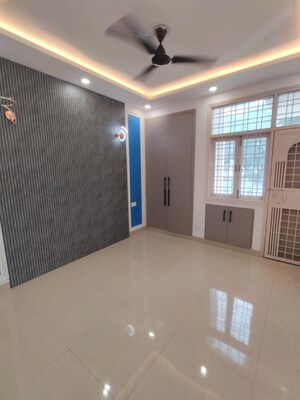 Room in 3 BHK Builder Floor at Sushant Lok 3, Sector 57 – for Sale