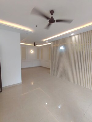 Room in 3 BHK Builder Floor at Sushant Lok 3, Sector 57 – for Sale