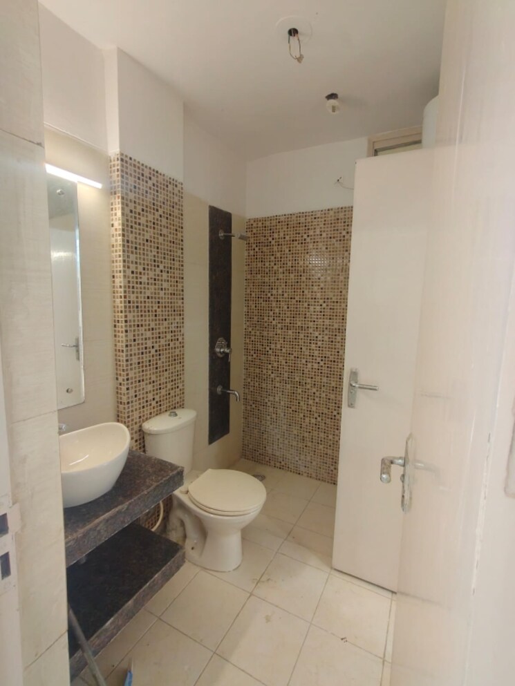 Bathroom, sushant-lok-3 3 Bedroom 270 Sq.Yd. Builder Floor In Sector 57 Gurgaon 9189673