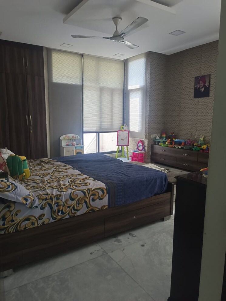 Bedroom, sainik farm 6 Bedroom 850 Sq.Yd. Villa In Sainik Farm Delhi 9189689