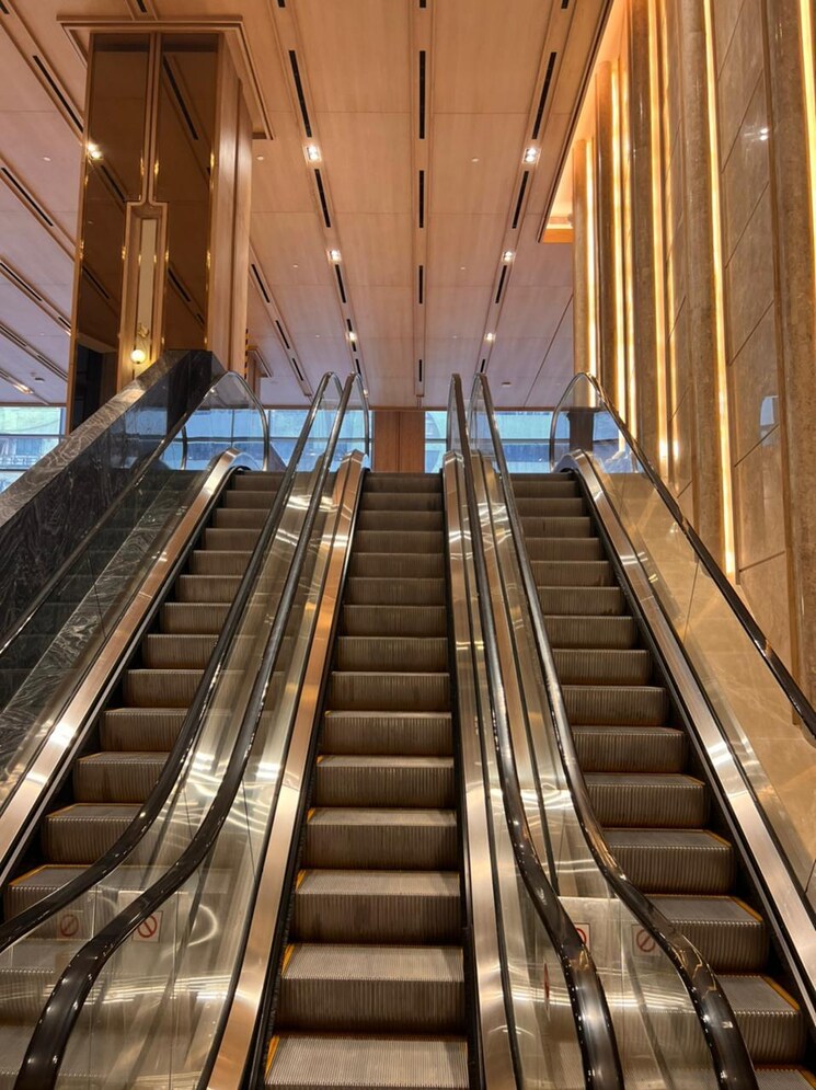 Balcony, one-lodha-place Commercial Office Space 760 Sq.Ft. In Lower Parel Mumbai 9189616